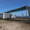 Camper parcheggiato sotto al coperto.