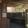 Bagni maschili in un'area aperta.