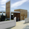 Ingresso a struttura moderna con bandiere.